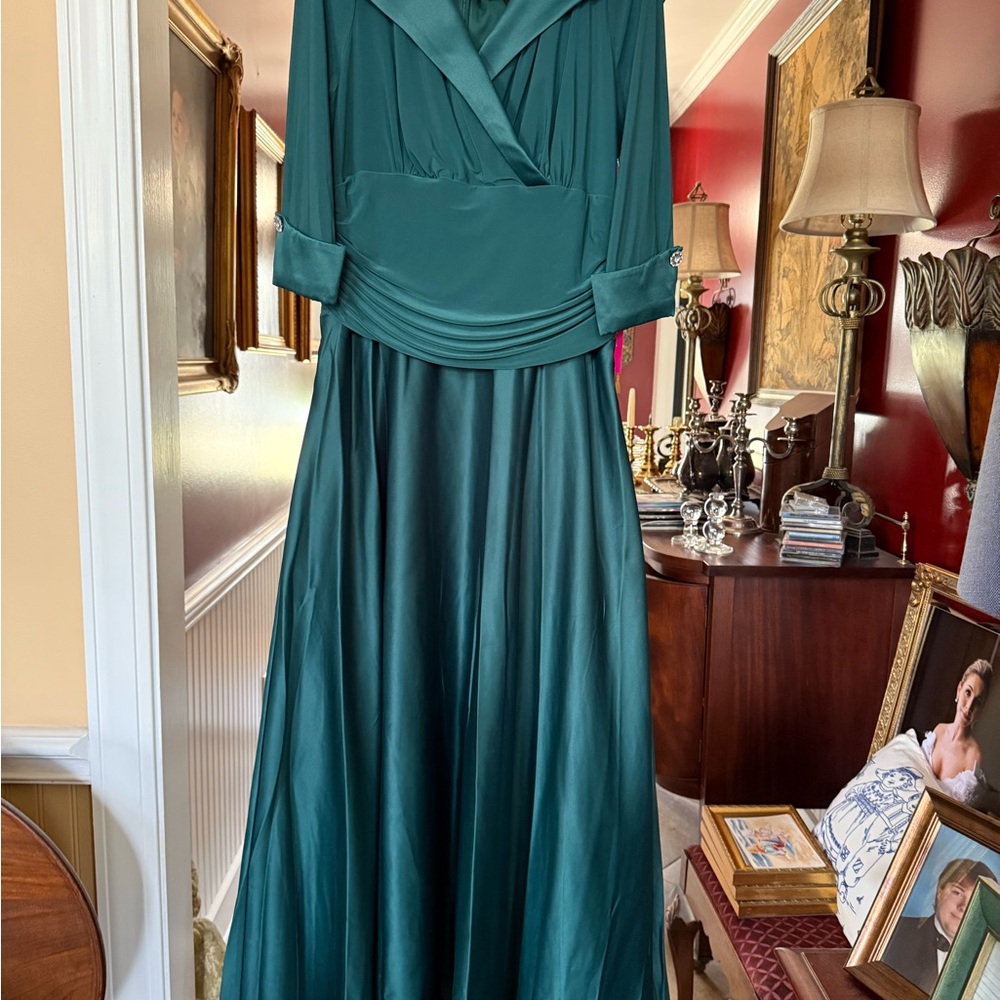 Jessica Howard Teal Satin Evening Gown